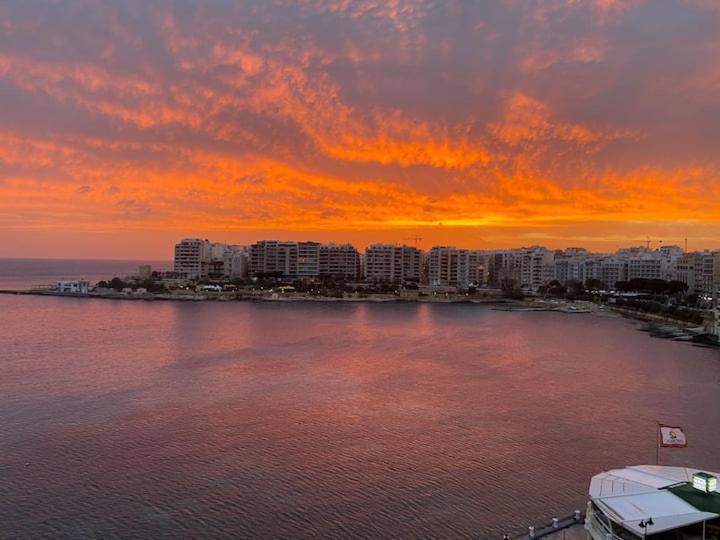 F2 - Lovely Two Bedrooms Flat Sea View, St Julians San Ġiljan Buitenkant foto